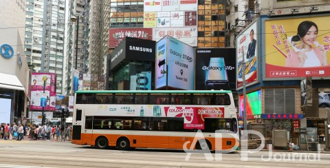 홍콩 전역 내 버스광고를 실시한 아미코스메틱의 씨엘포와 퓨어힐스